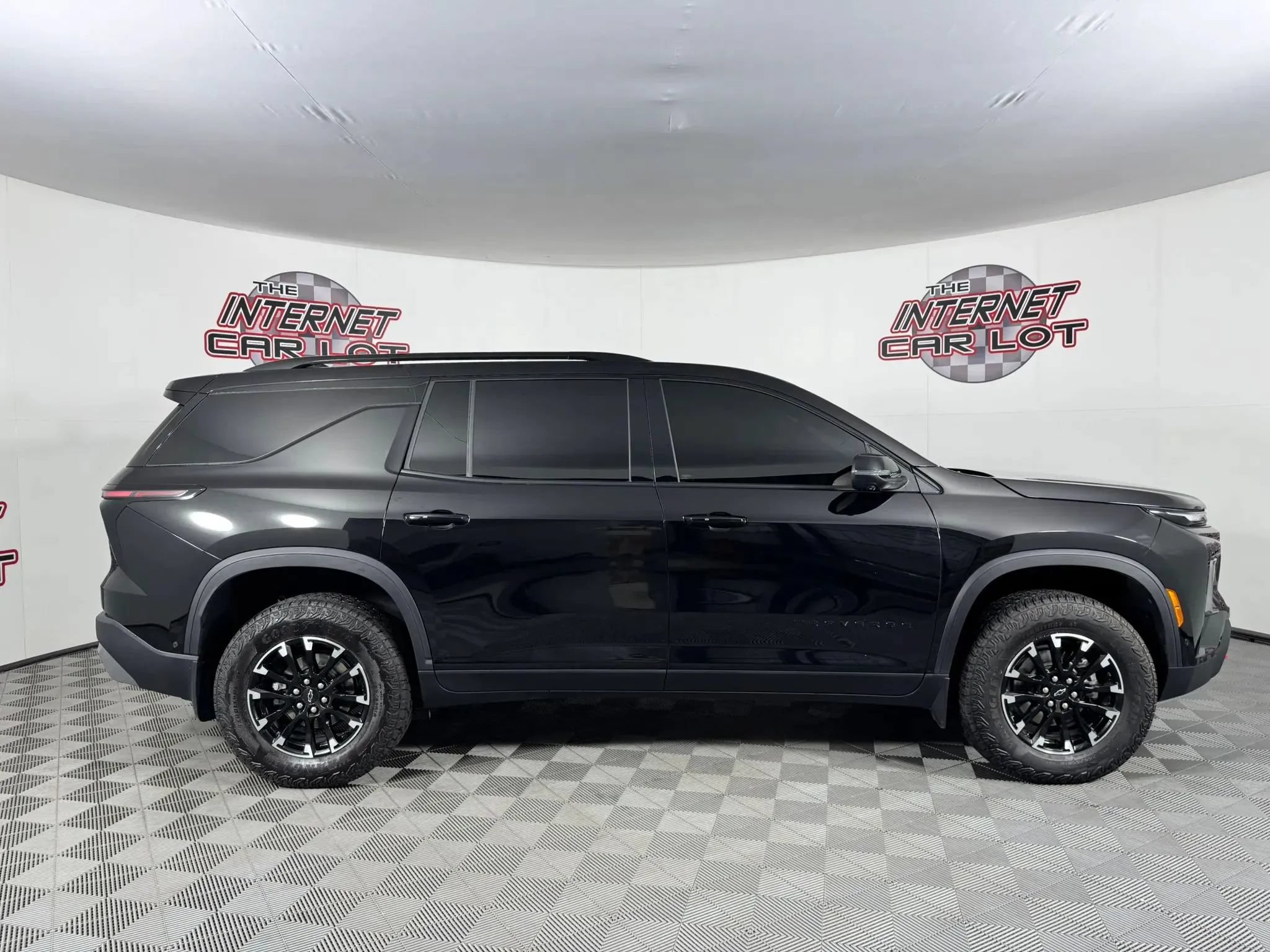 Used 2025 Chevrolet Traverse Z71 w/ Enhanced Driving Package AWD/4WD image 8