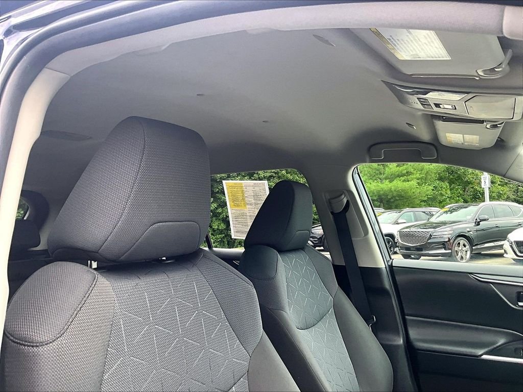 Used 2025 Toyota RAV4 XLE AWD/4WD image 22