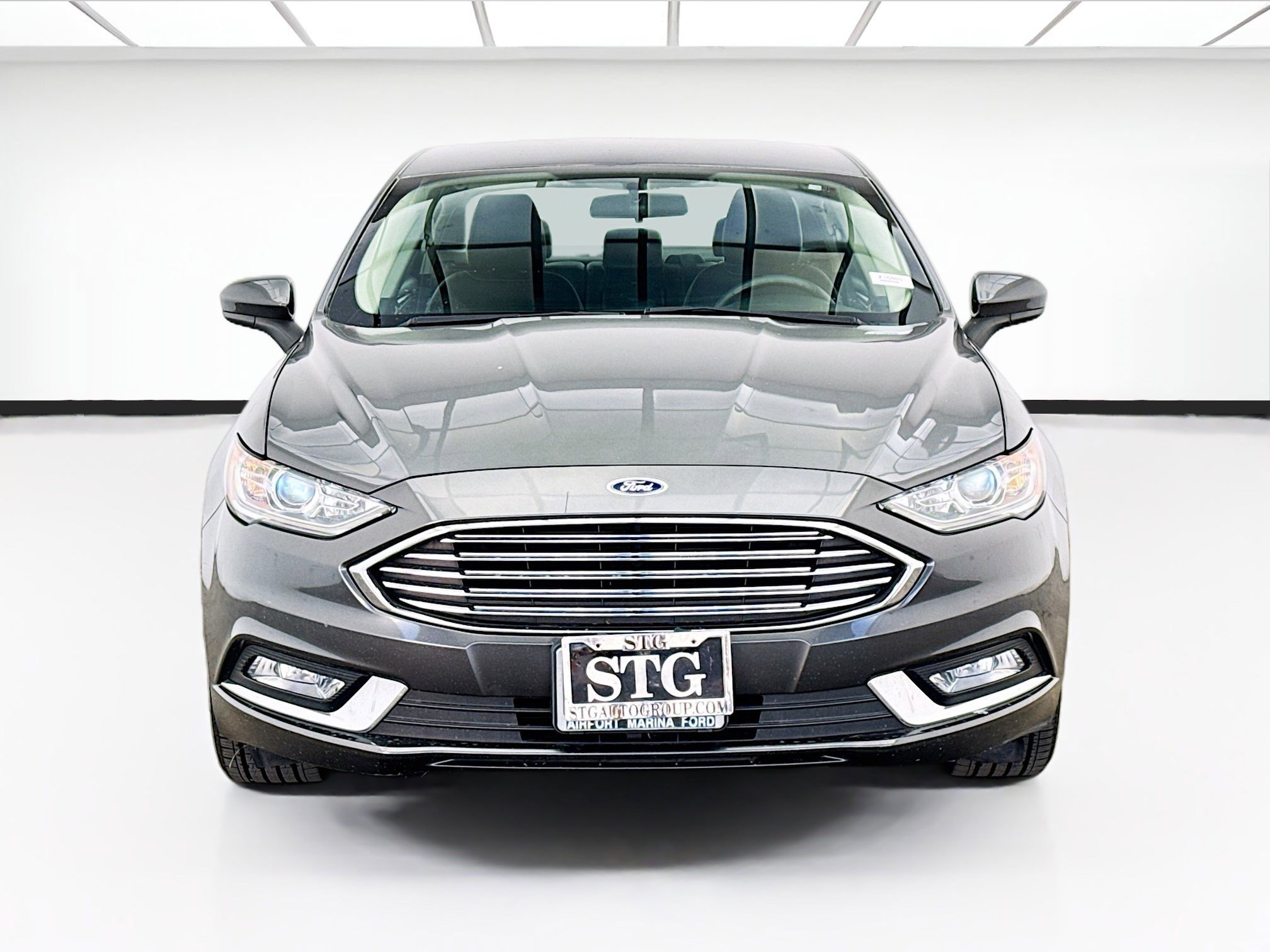 Used 2018 Ford Fusion SE w/ Equipment Group 601A FWD image 2