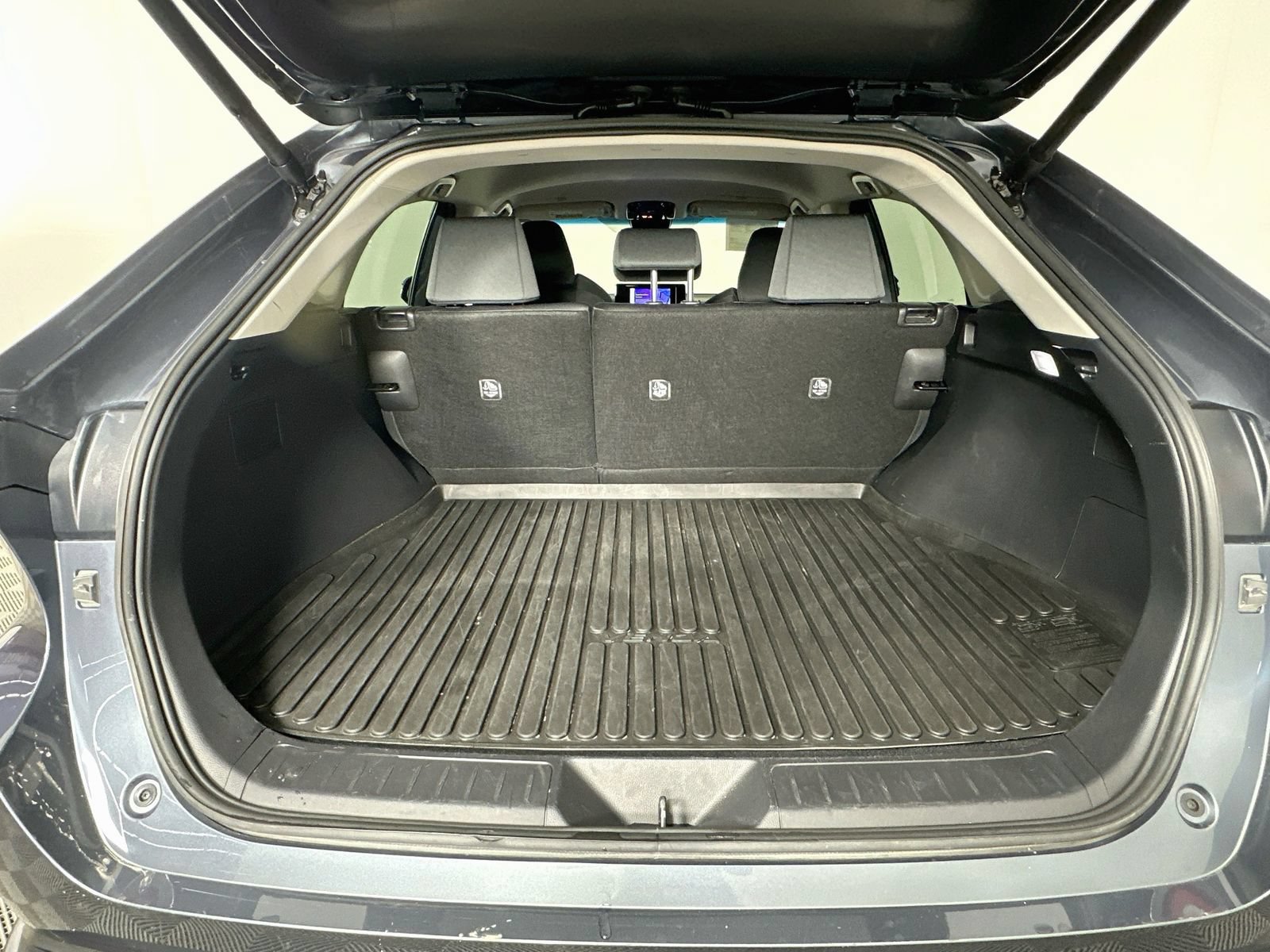 Used 2024 Toyota Venza LE AWD/4WD image 26