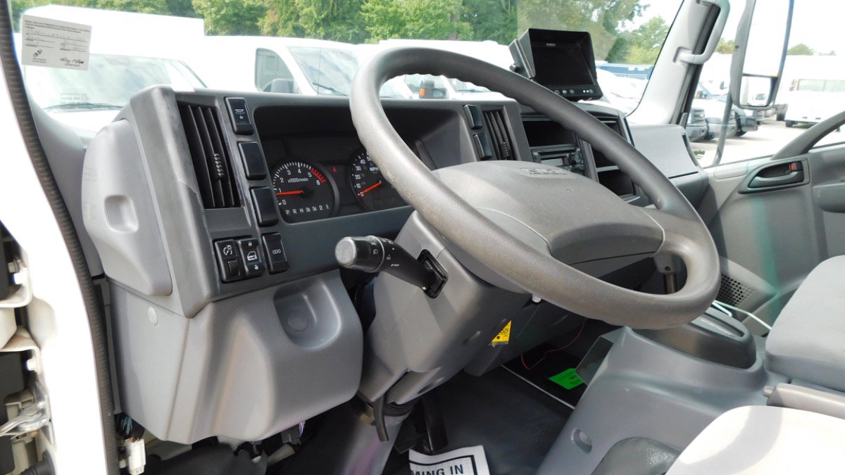 Used 2020 Isuzu NPR image 8