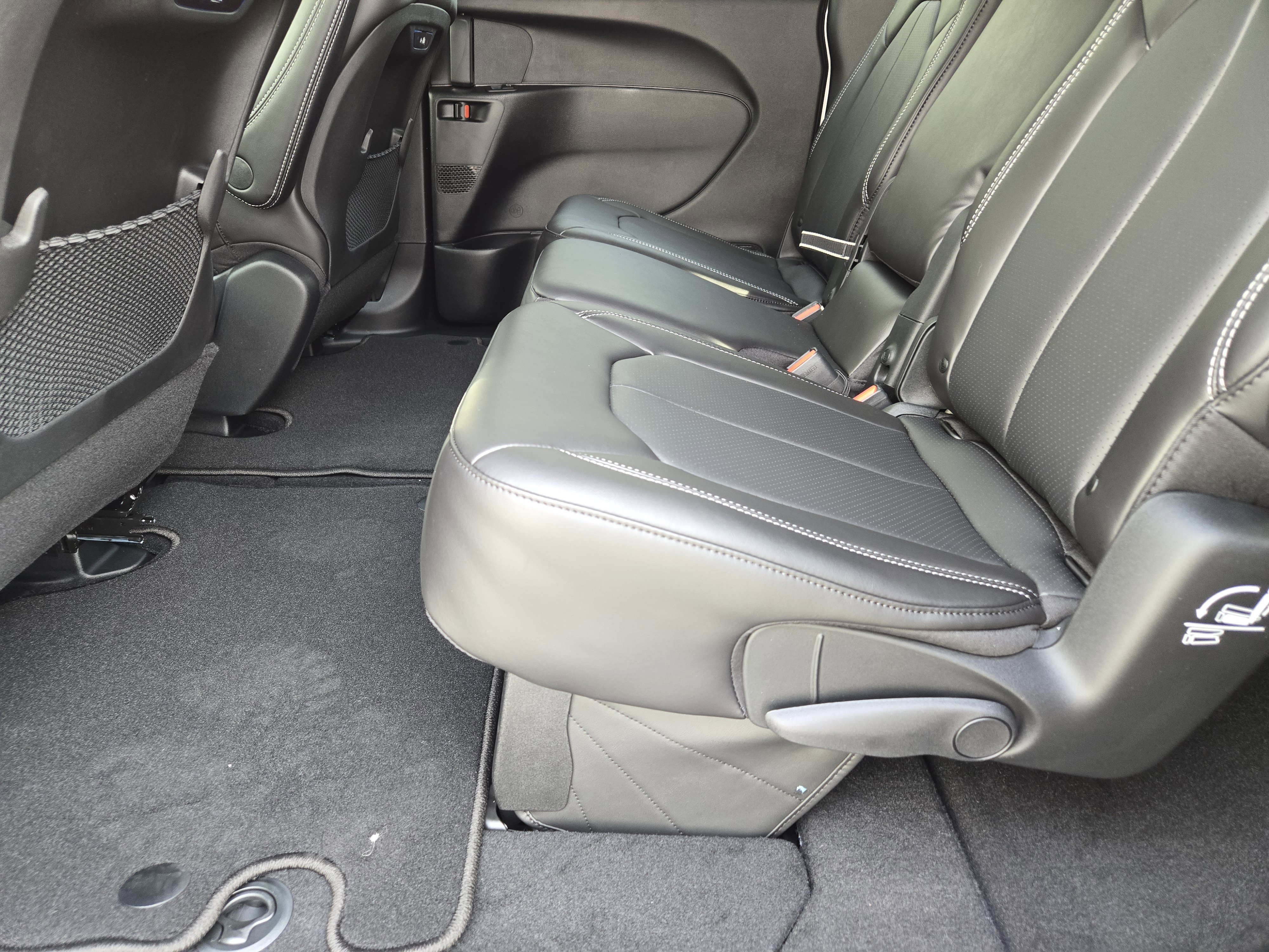 New 2026 Chrysler Pacifica Select image 20