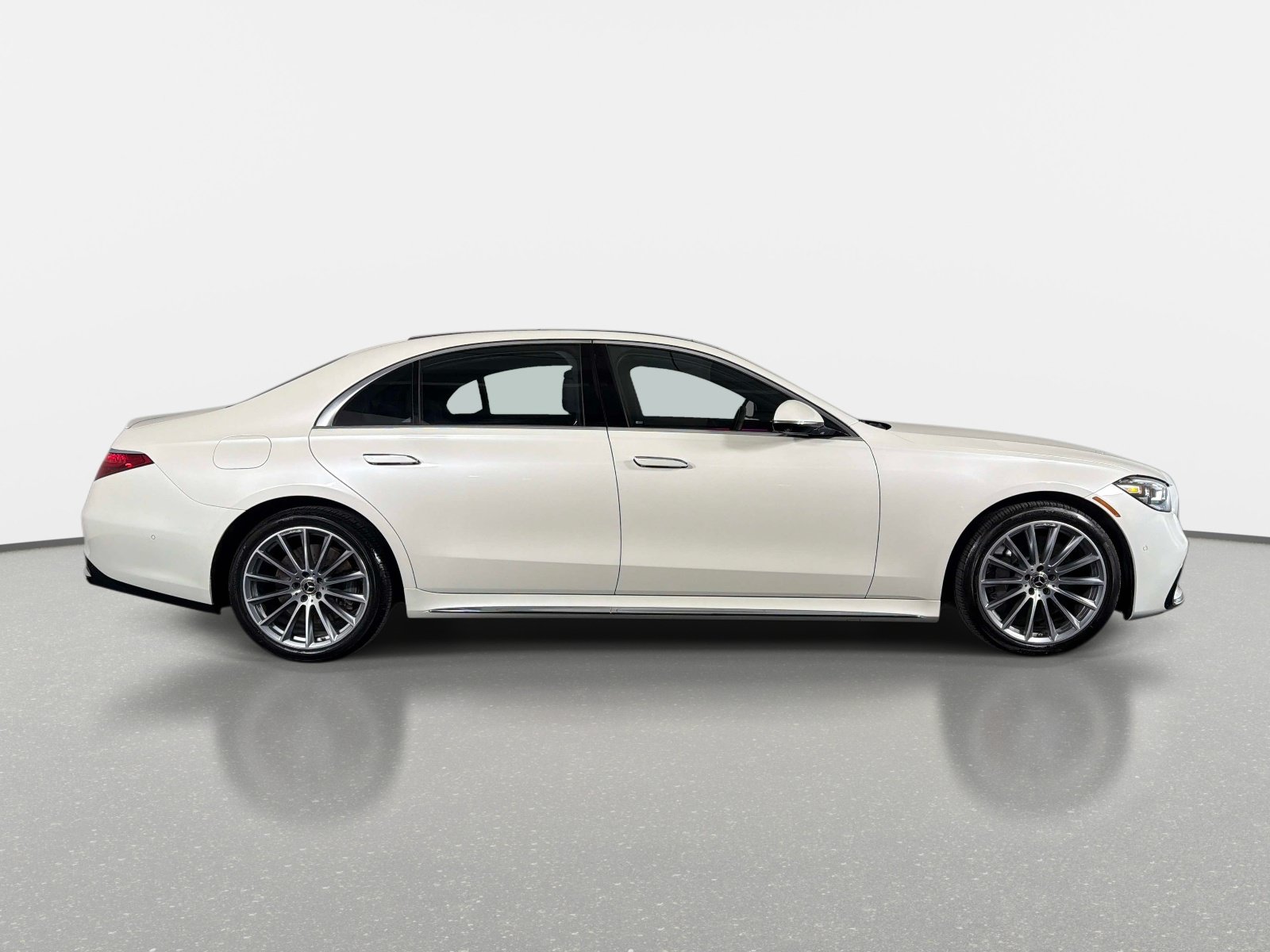 Used 2023 Mercedes-Benz S 500 4MATIC w/ AMG Line image 2