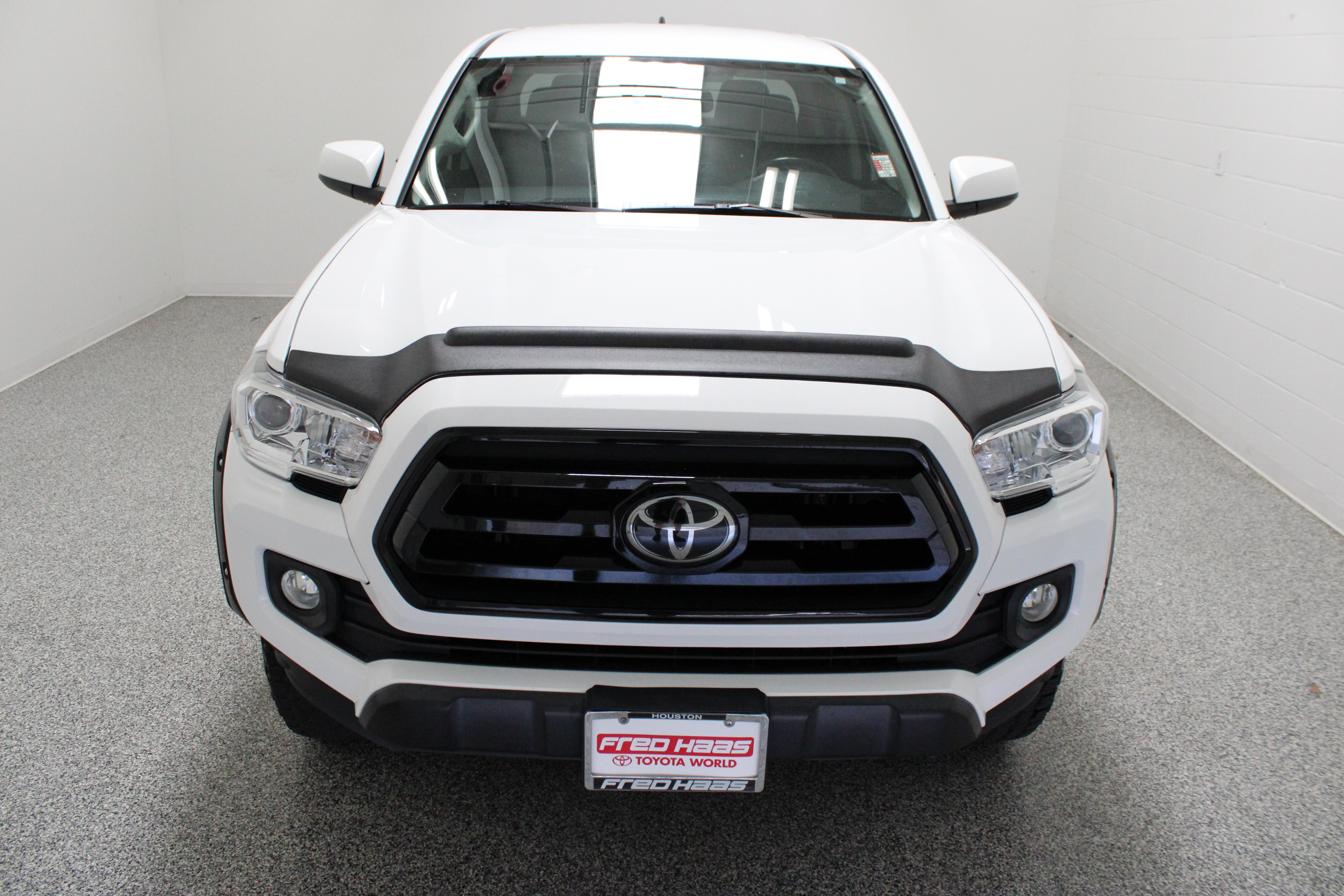Used 2023 Toyota Tacoma SR5 RWD image 3