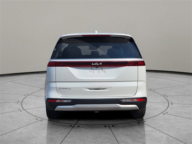 Used 2023 Kia Carnival LX image 11