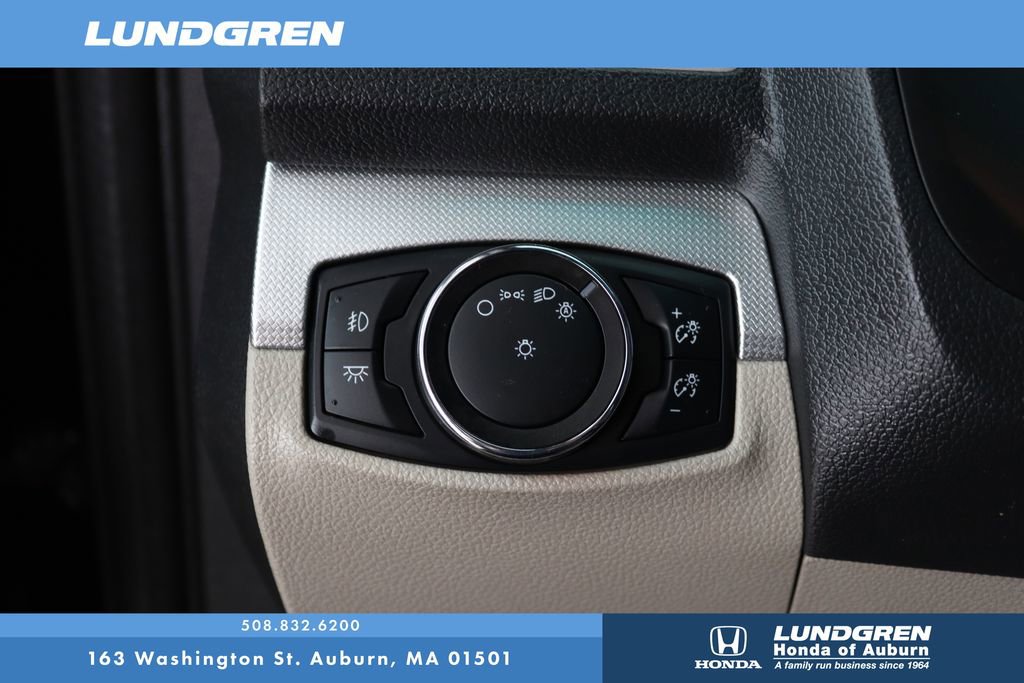 Used 2014 Ford Explorer XLT w/ Equipment Group 202A AWD/4WD image 28
