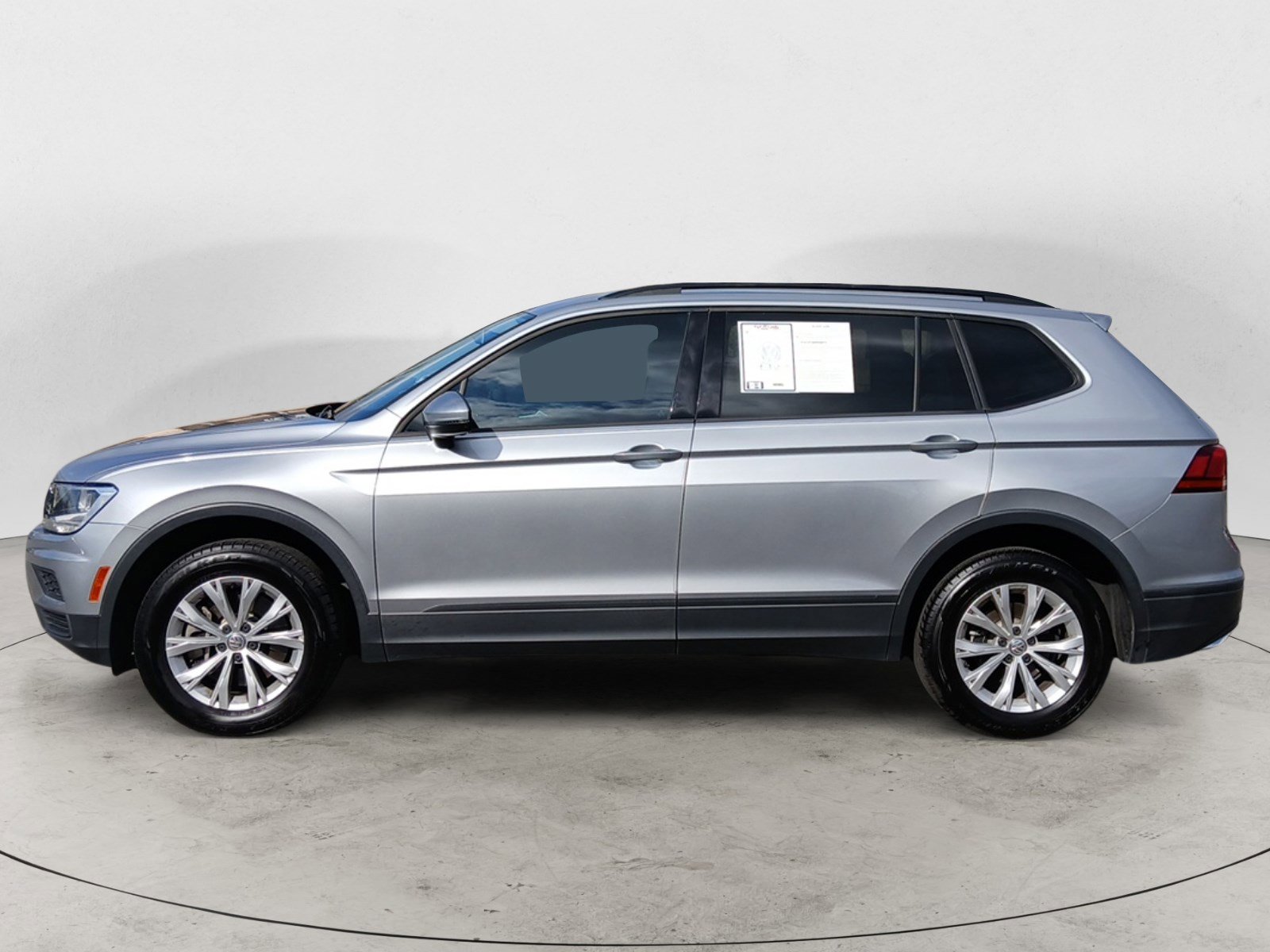 Used 2020 Volkswagen Tiguan S image 2