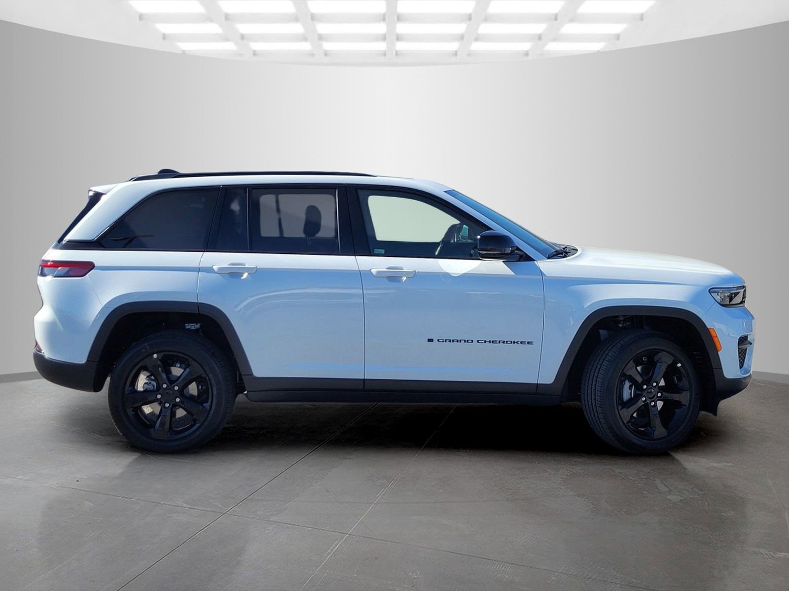 New 2025 Jeep Grand Cherokee Altitude image 3