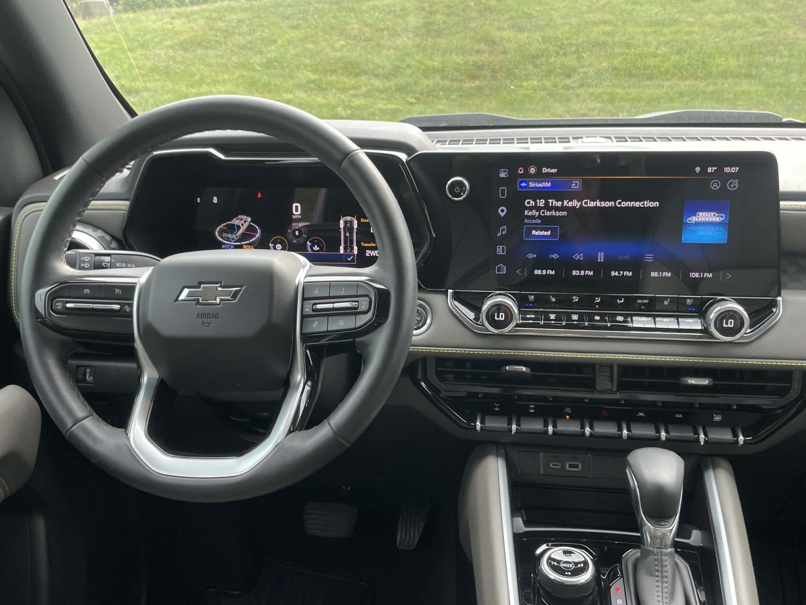 Used 2026 Chevrolet Colorado ZR2 w/ Technology Package AWD/4WD image 12