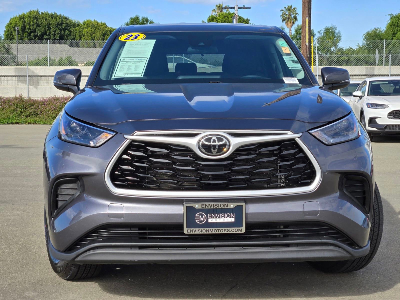 Used 2023 Toyota Highlander L FWD image 2