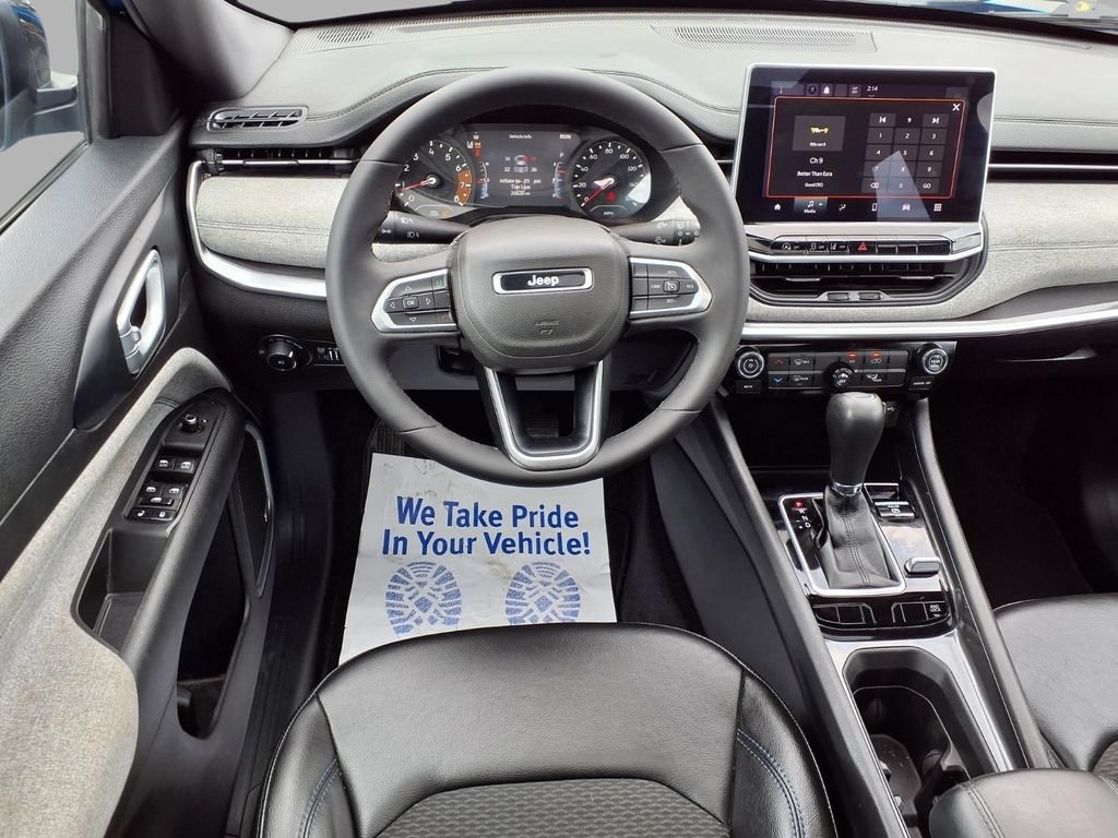 Used 2023 Jeep Compass Latitude w/ Sun and Sound Group AWD/4WD image 4