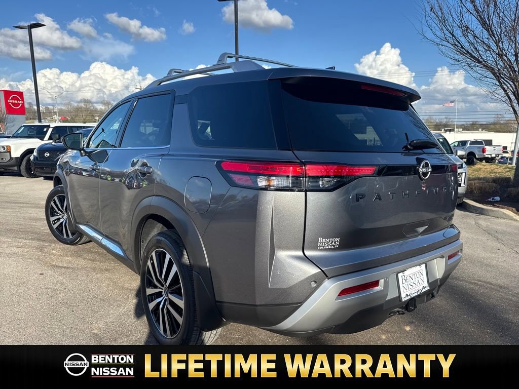 Certified 2025 Nissan Pathfinder Platinum w/ Black Appearance Package image 7