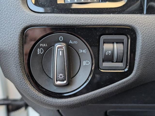 Used 2020 Volkswagen GTI SE image 32