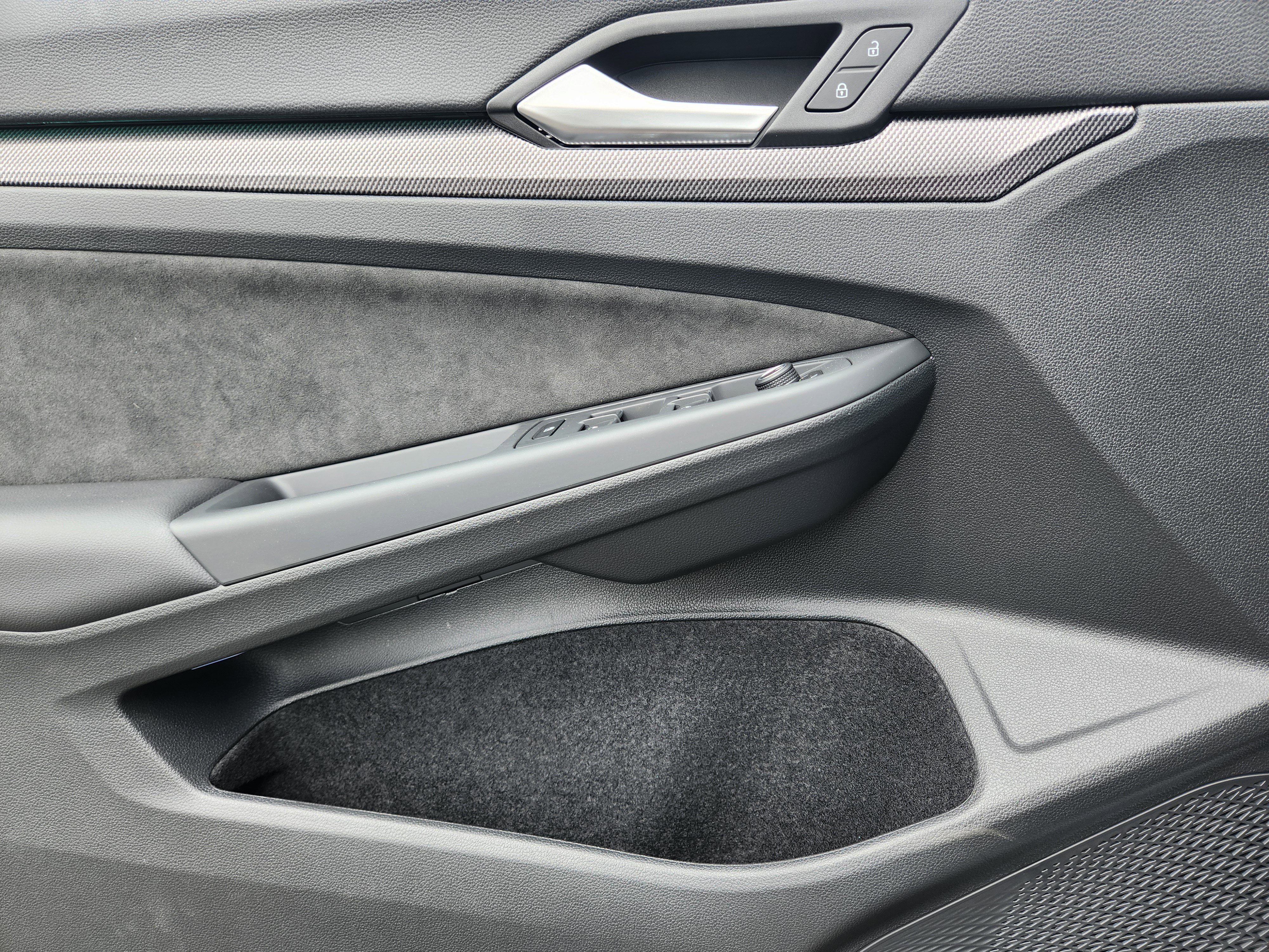 New 2025 Volkswagen Golf SE image 17