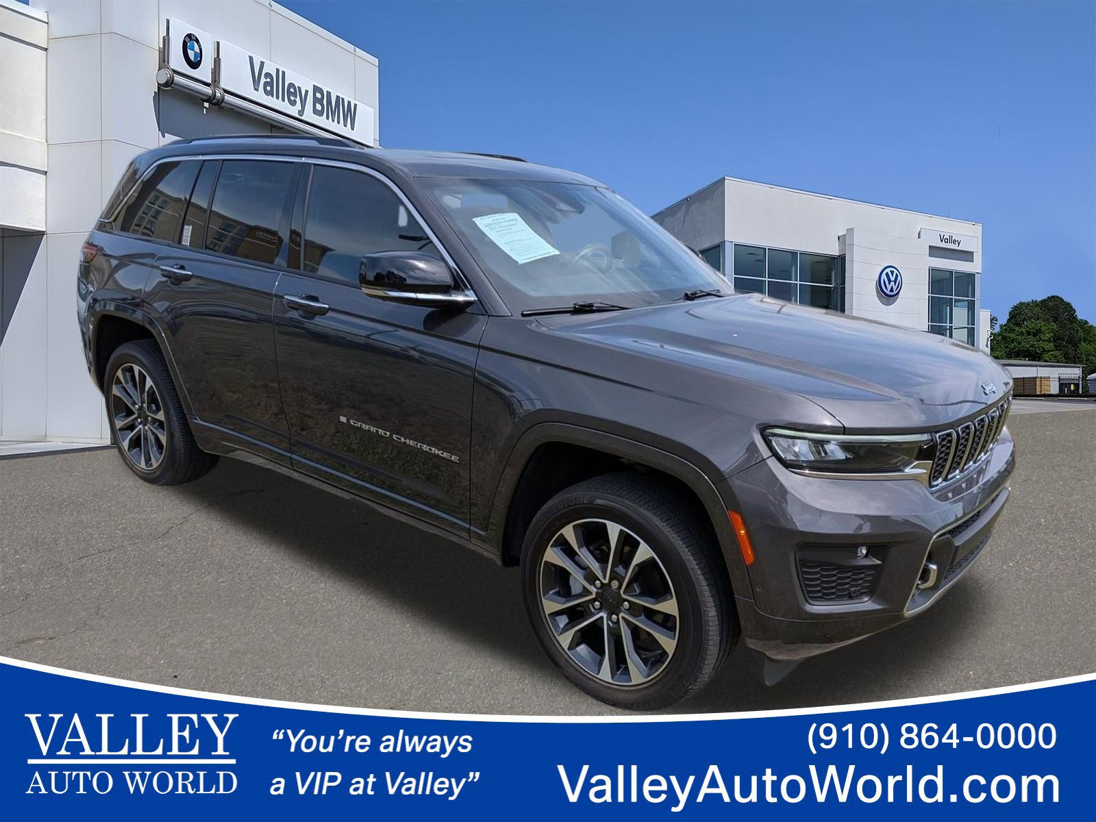 Used 2023 Jeep Grand Cherokee Overland w/ Adv Protech Group III AWD/4WD image 1