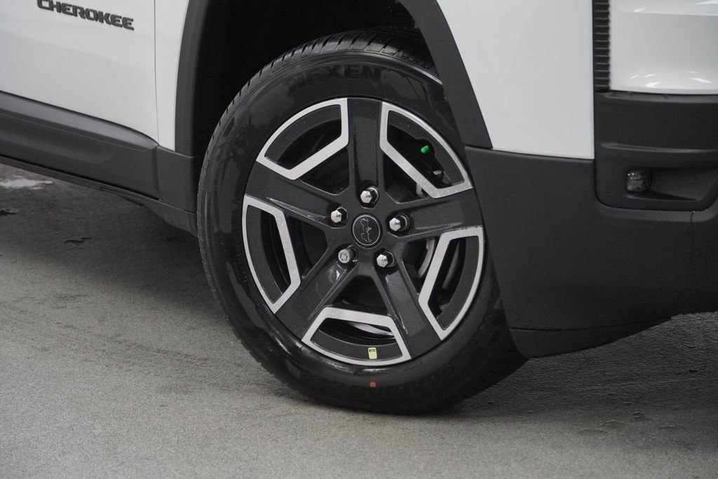 New 2026 Jeep Cherokee Laredo image 4