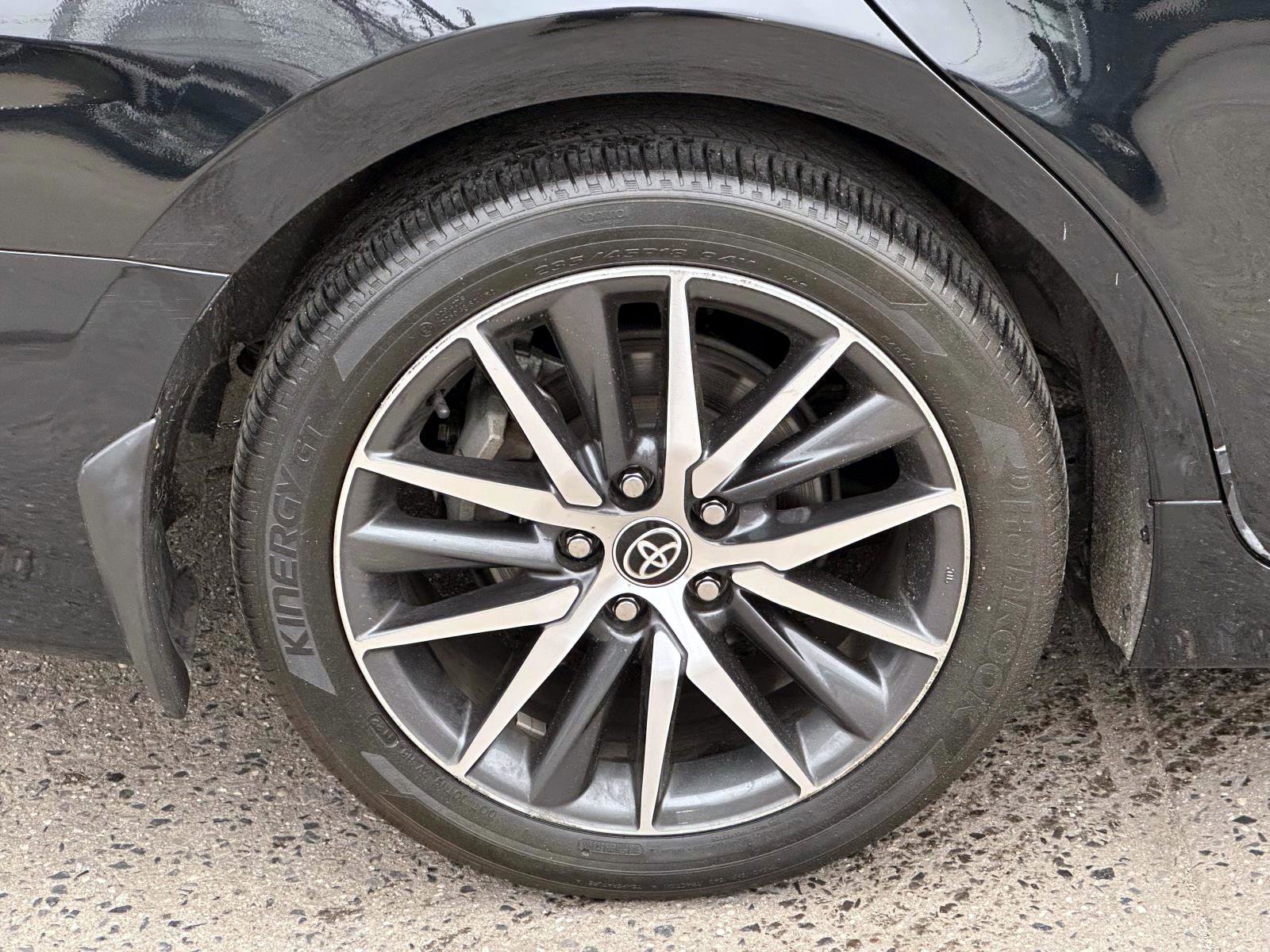 Used 2022 Toyota Camry XLE w/ Navigation Upgrade Package image 11