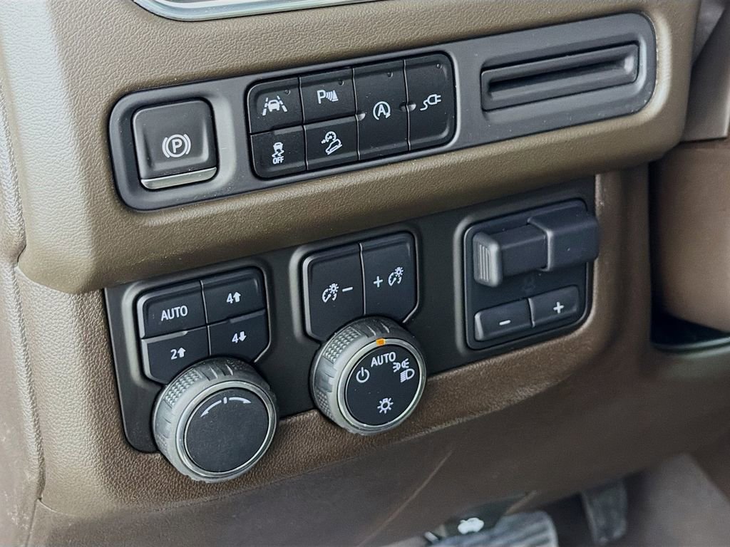 Used 2021 Chevrolet Tahoe Z71 w/ Z71 Signature Package AWD/4WD image 11
