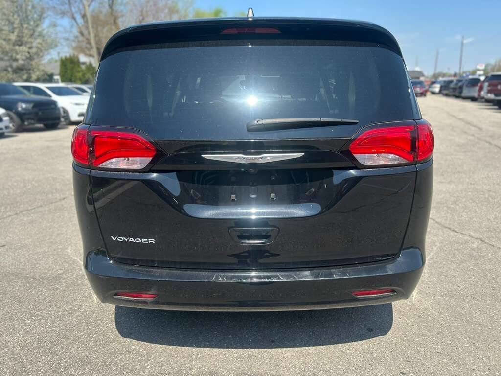 Used 2024 Chrysler Voyager LX FWD image 6