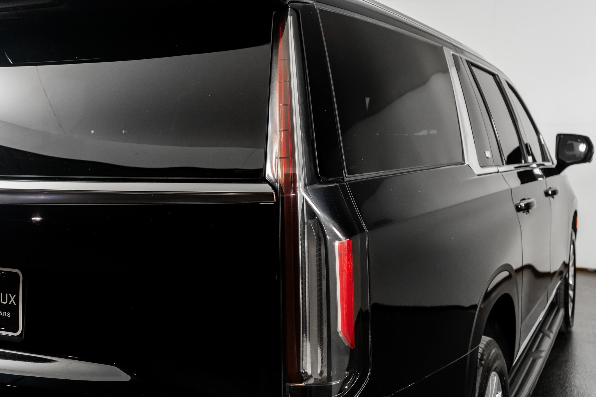 Used 2024 Cadillac Escalade ESV Premium Luxury image 13