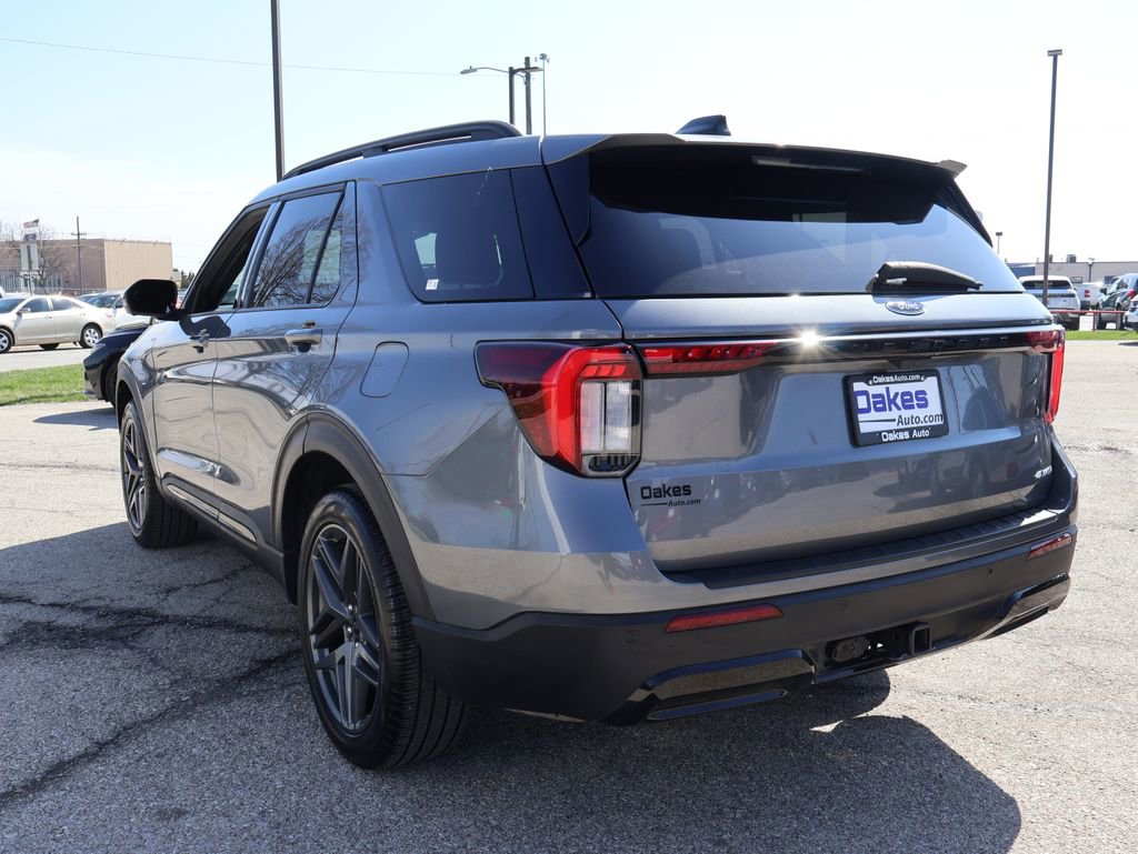 Used 2025 Ford Explorer ST-Line w/ ST-Line Street Pack image 6