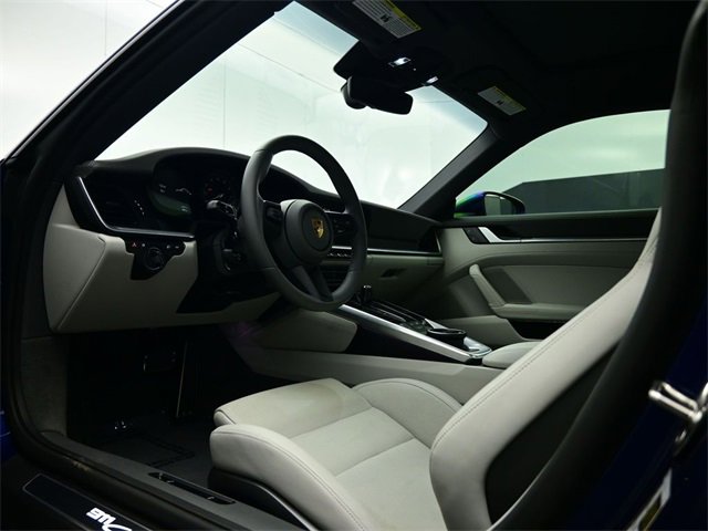 Used 2023 Porsche 911 Carrera image 3