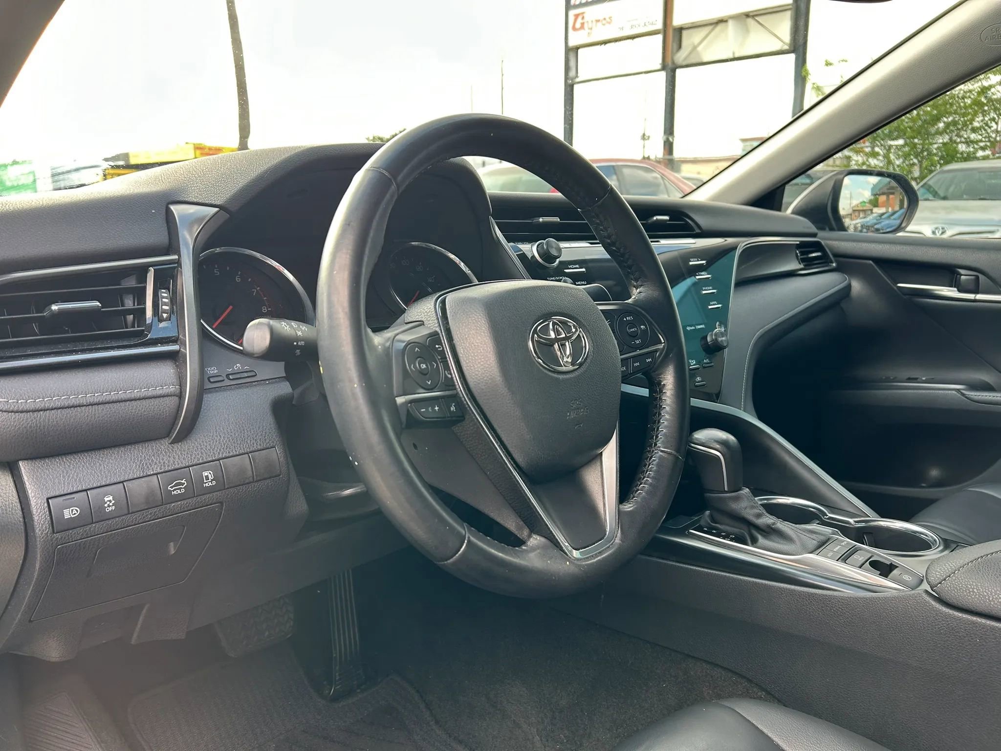 Used 2020 Toyota Camry XSE FWD image 10