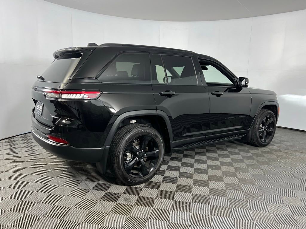 Used 2025 Jeep Grand Cherokee Altitude image 8