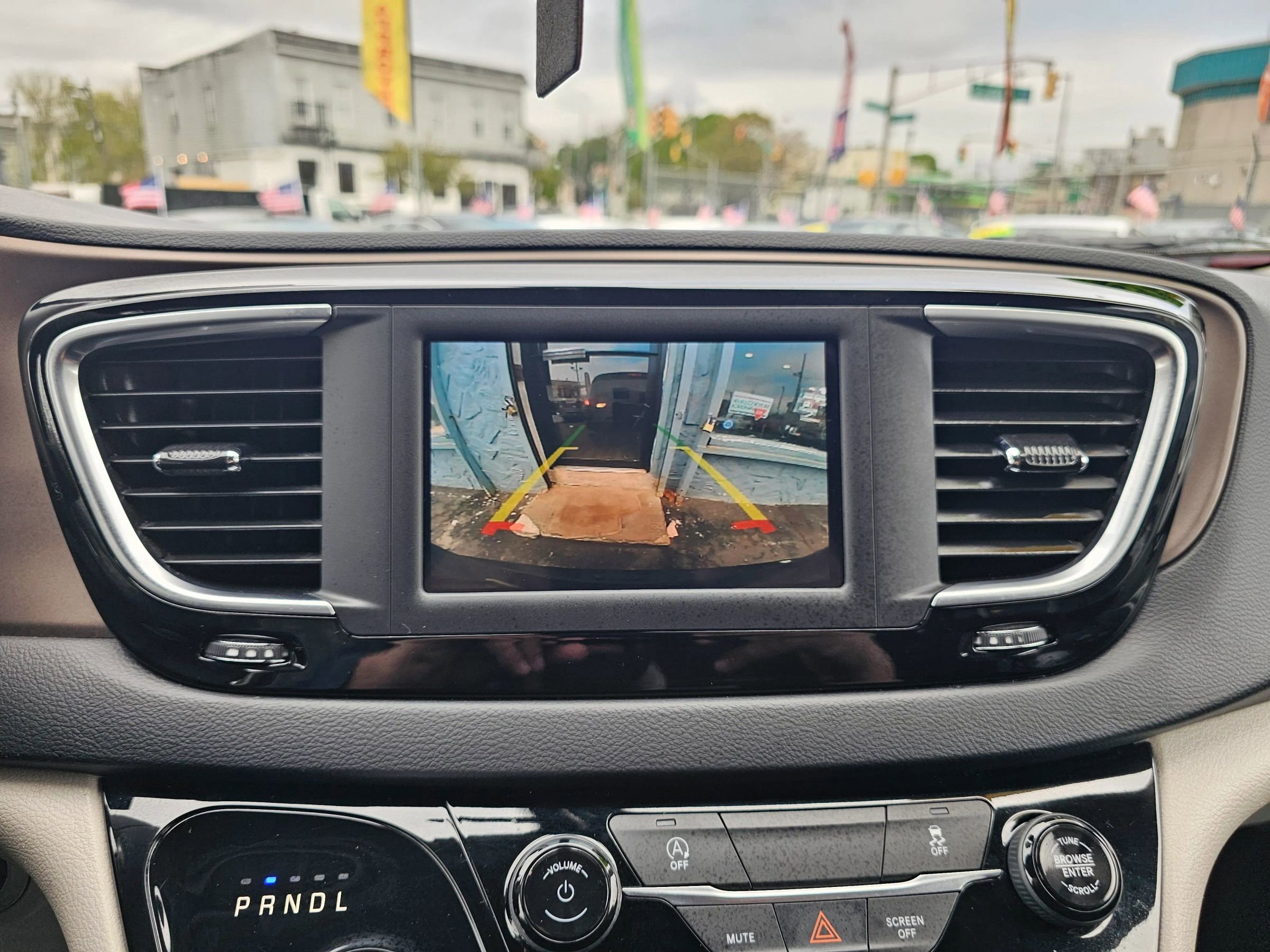 Used 2022 Chrysler Voyager LX FWD image 25