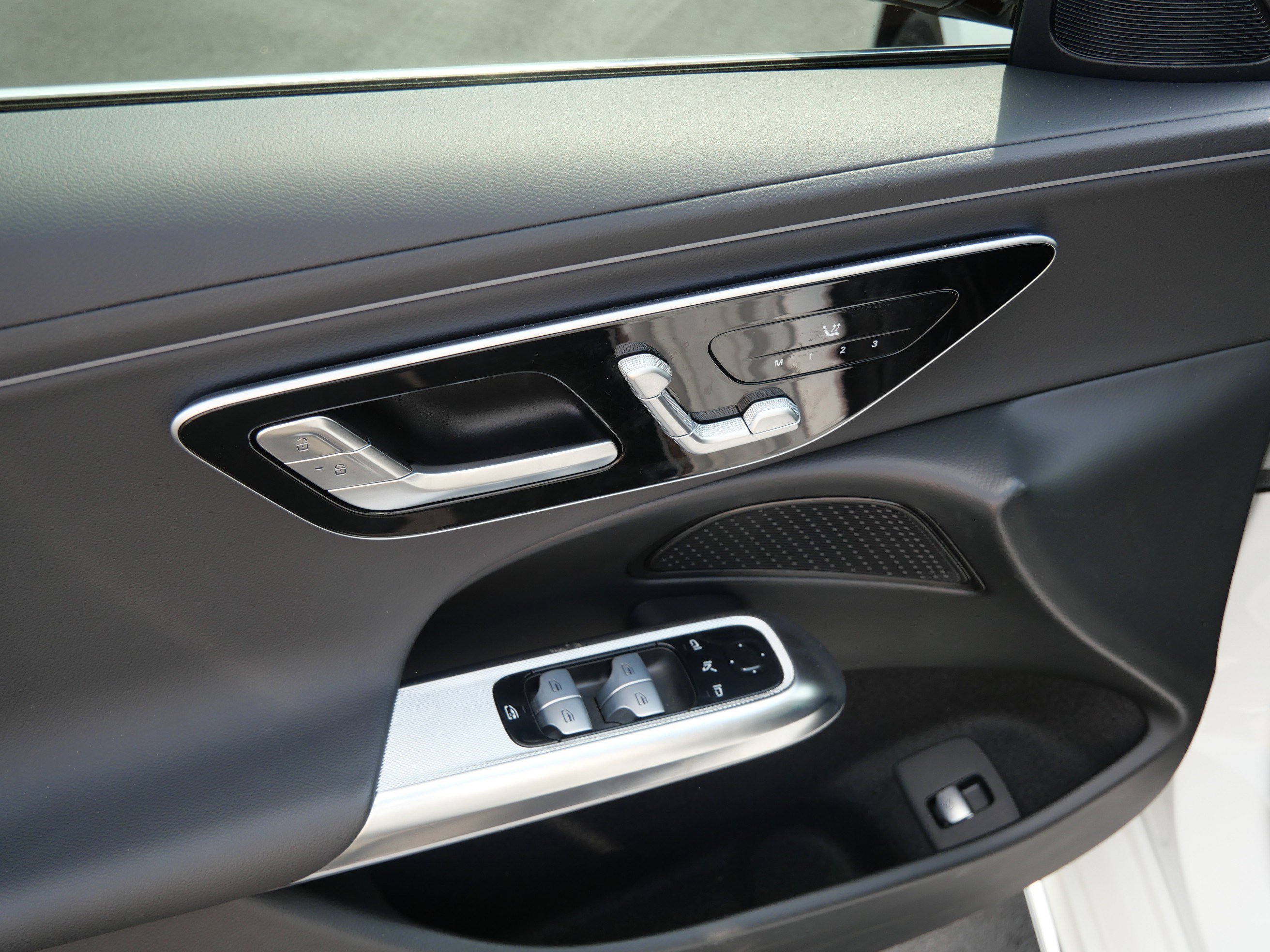 Used 2025 Mercedes-Benz E 350 4MATIC Sedan image 20