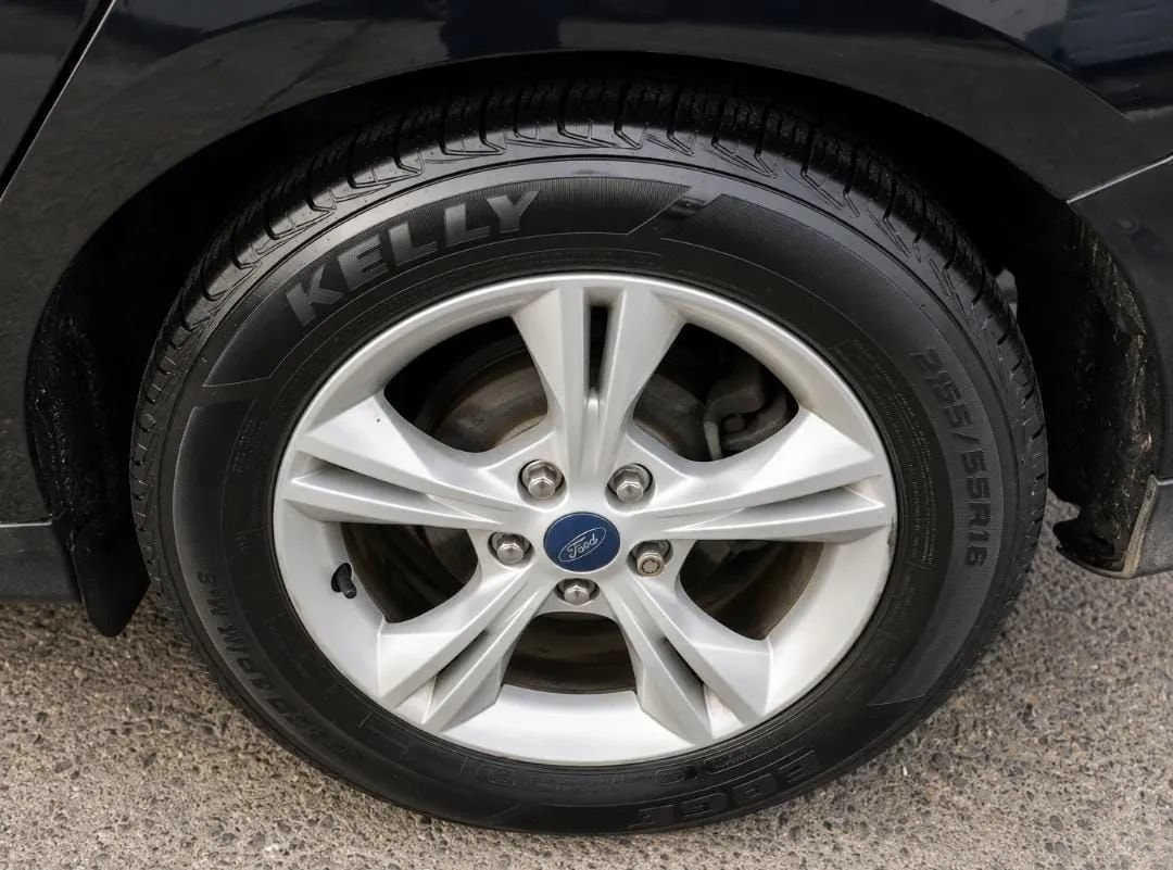 Used 2014 Ford Focus SE FWD image 22