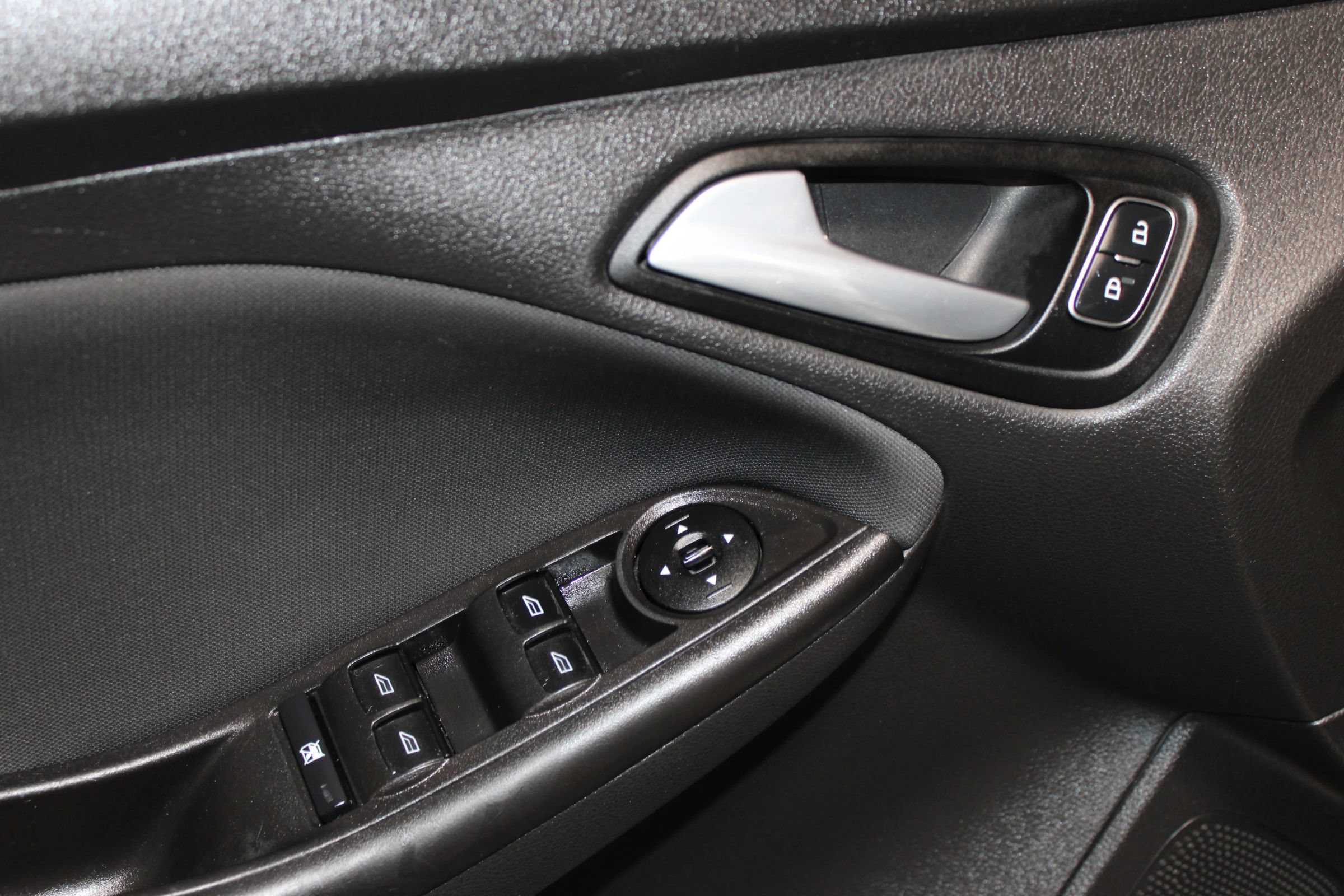 Used 2018 Ford Focus SE FWD image 9