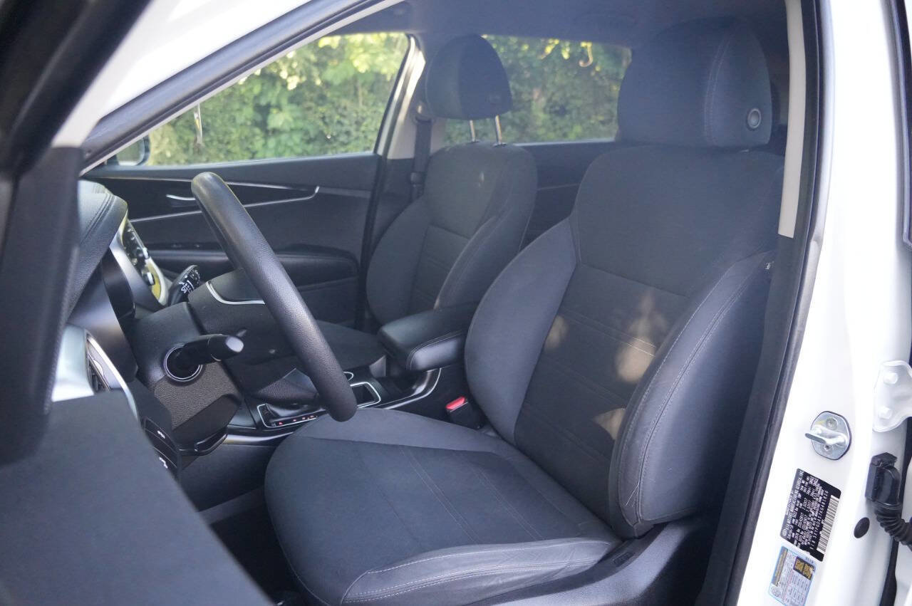 Used 2019 Kia Sorento AWD V6 image 12