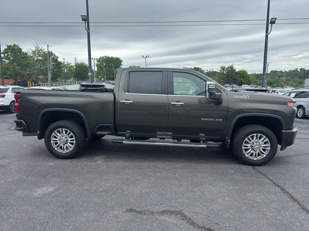 Used 2022 Chevrolet Silverado 3500 High Country w/ Technology Package AWD/4WD image 2