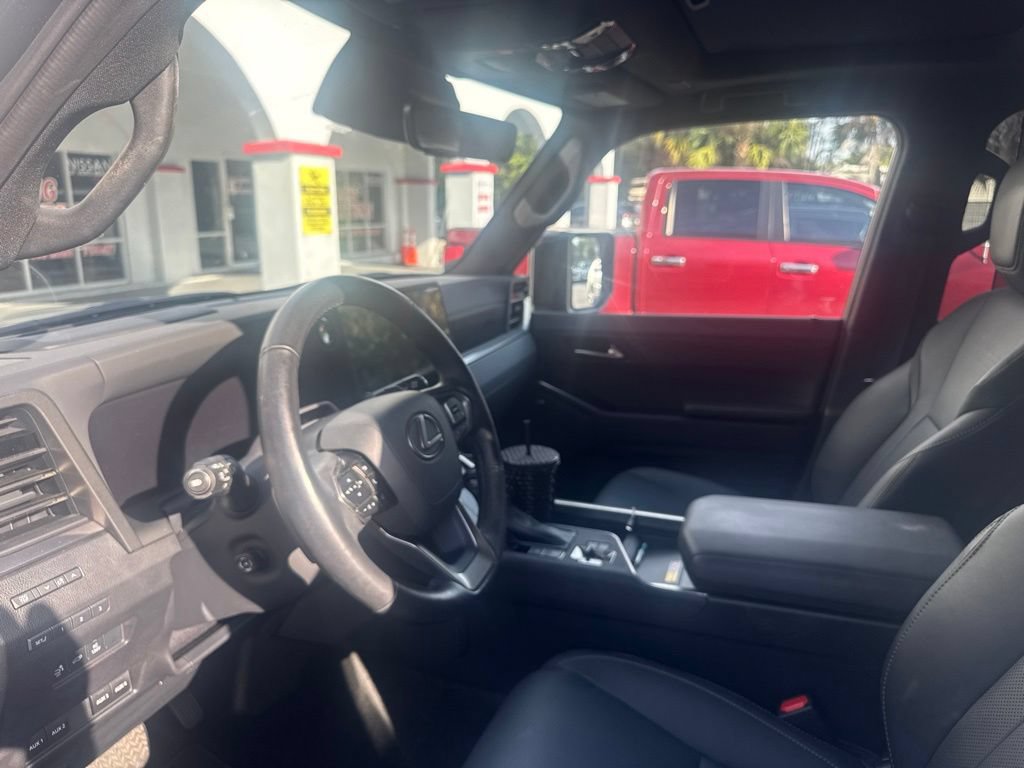 Used 2025 Lexus GX 550 AWD/4WD image 4