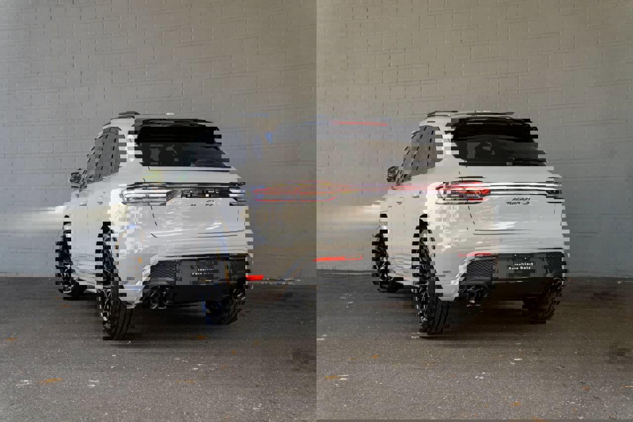 New 2026 Porsche Macan GTS image 3