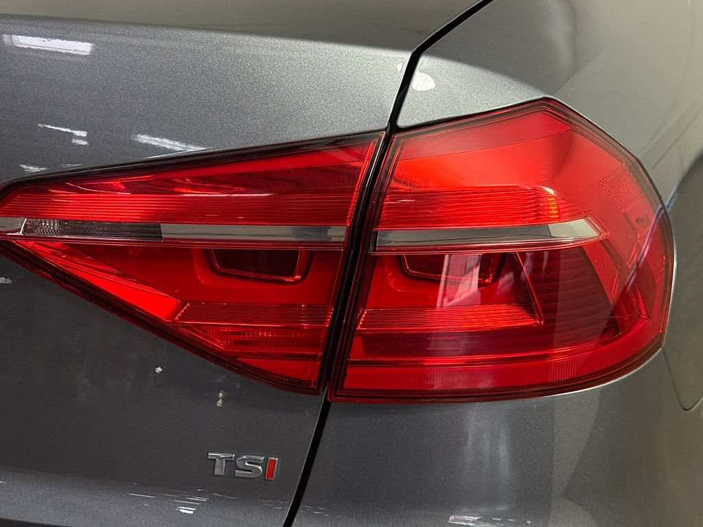 Used 2016 Volkswagen Passat 1.8T SE FWD image 33