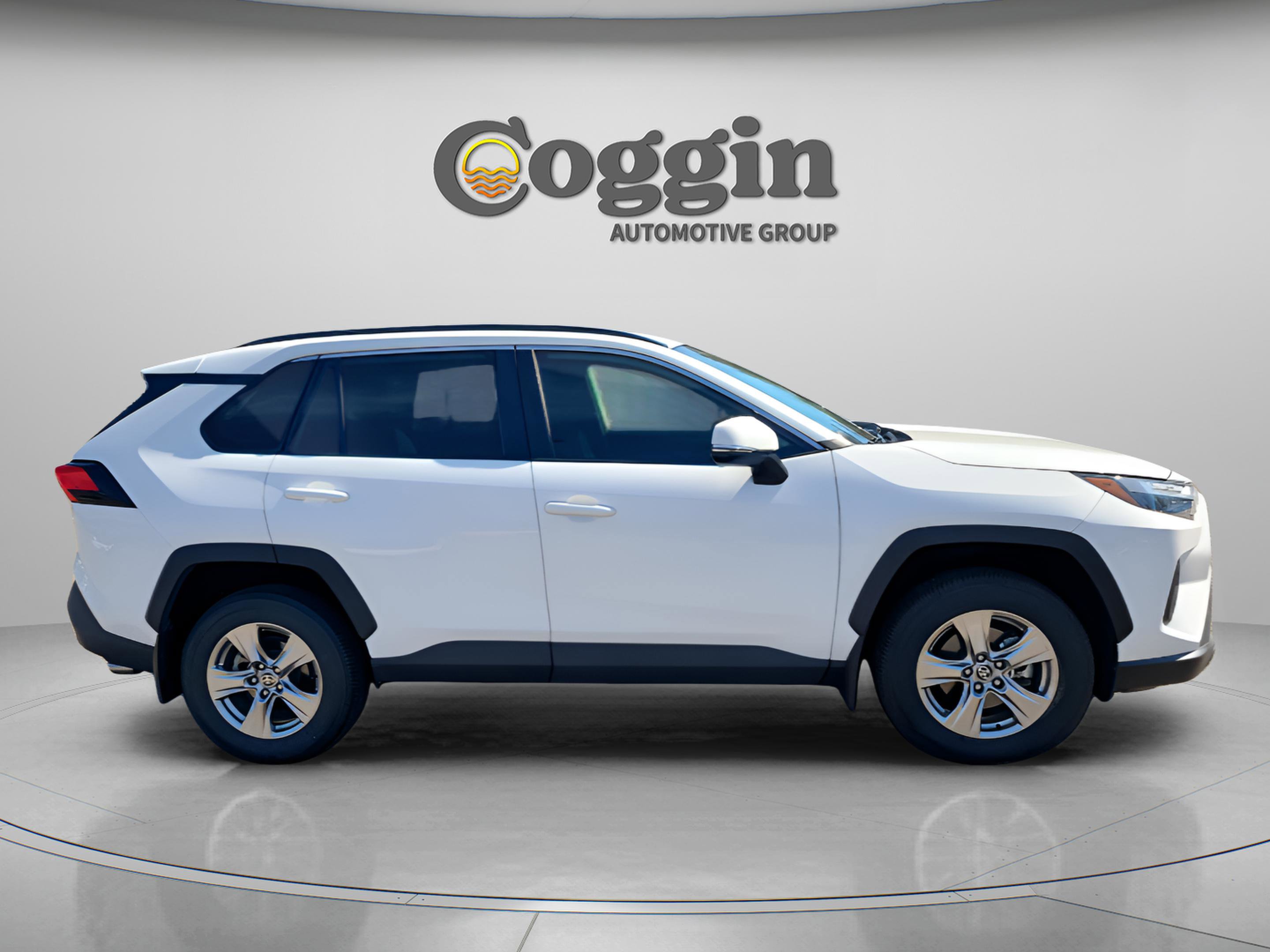 Used 2022 Toyota RAV4 XLE image 5