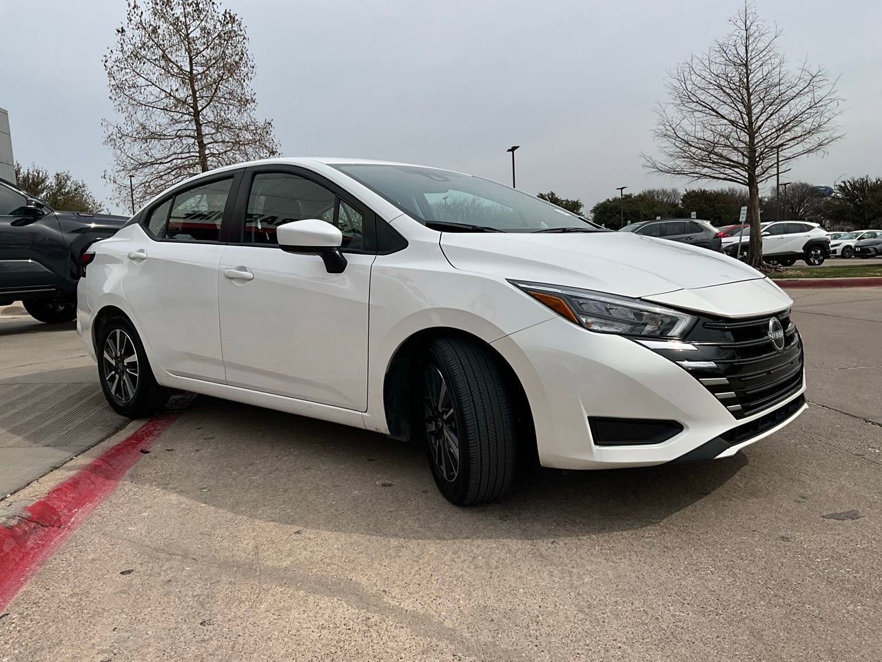 Used 2025 Nissan Versa SV image 4