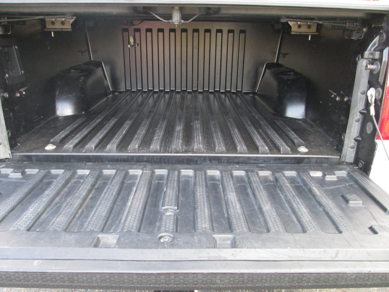 Used 2003 Ford Explorer Sport Trac XLT image 34