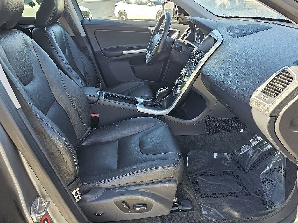 Used 2016 Volvo XC60 T5 Platinum w/ Protection Package FWD image 18