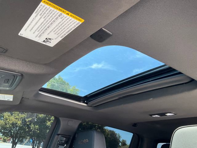 Used 2024 Chevrolet Silverado 3500 High Country w/ High Country Premium Package image 9