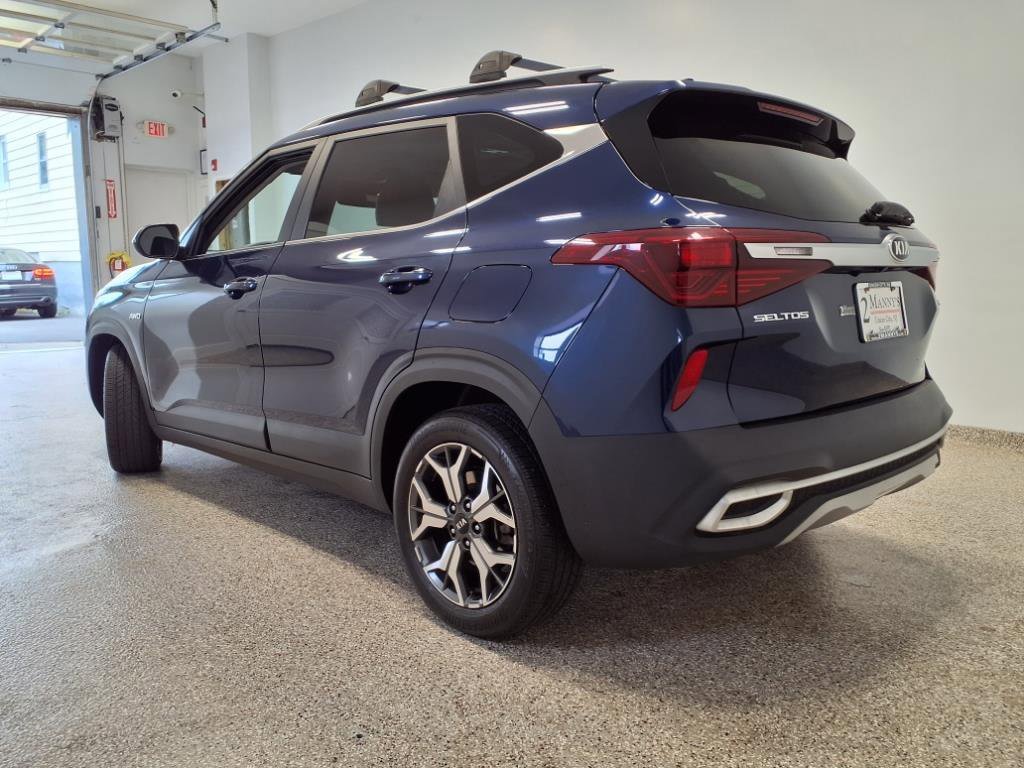 Used 2021 Kia Seltos EX image 2