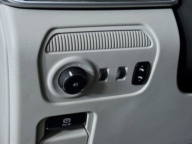 Used 2023 Jeep Wagoneer Series III w/ Rear Seat Video Group 1 AWD/4WD image 10