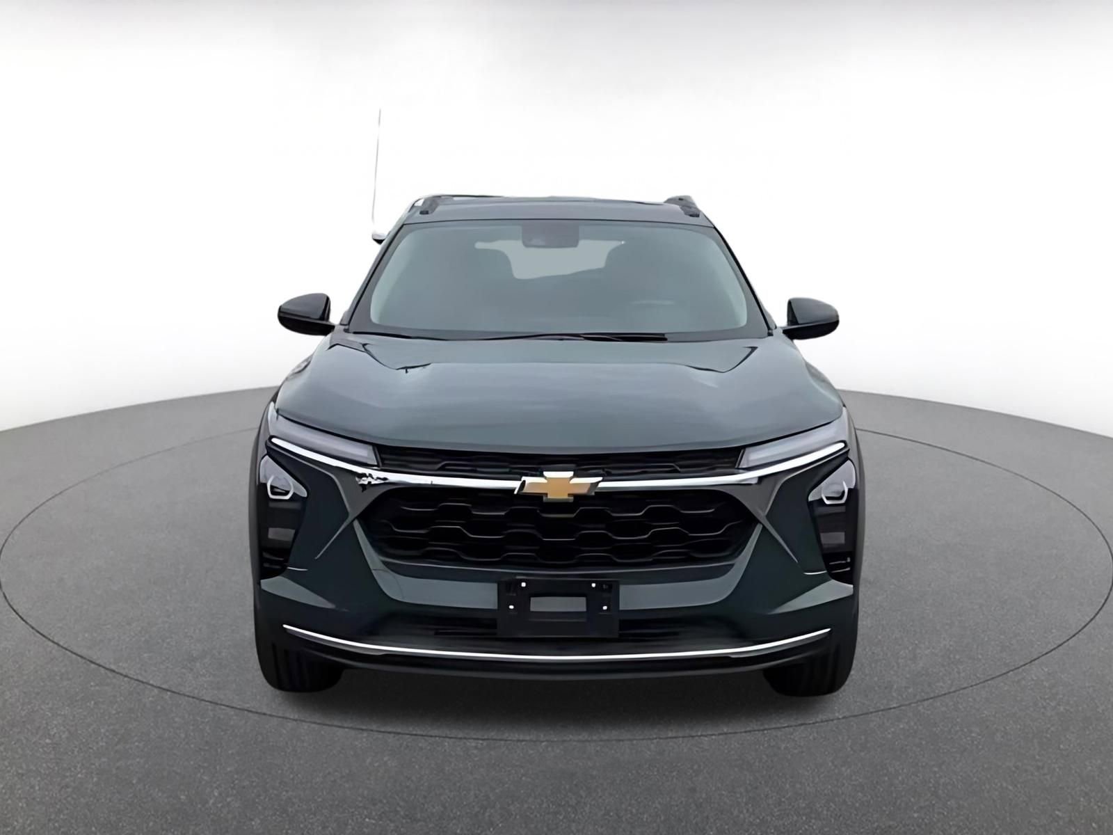 Used 2025 Chevrolet Trax LT FWD image 4