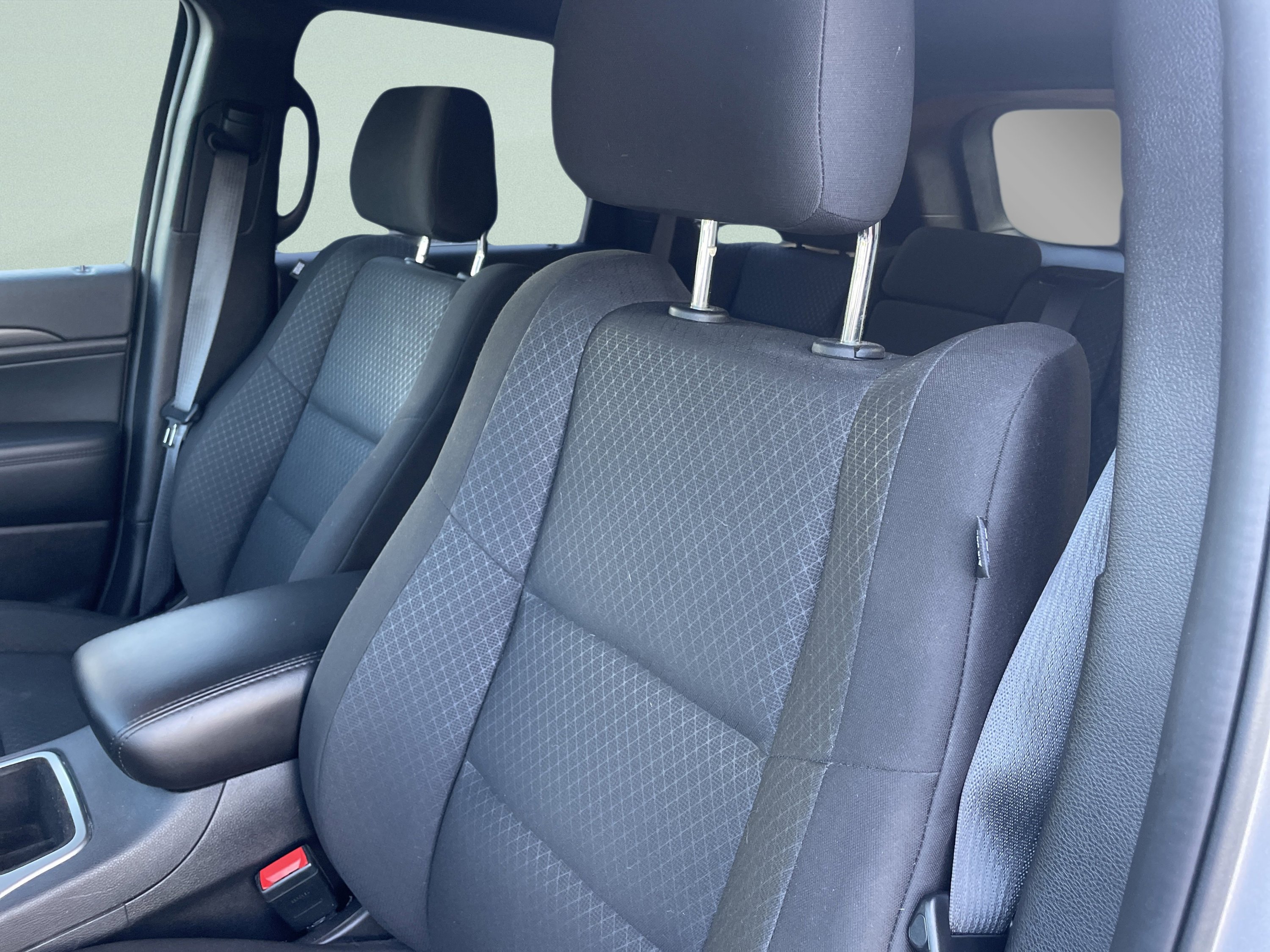 Used 2021 Jeep Grand Cherokee Laredo image 14