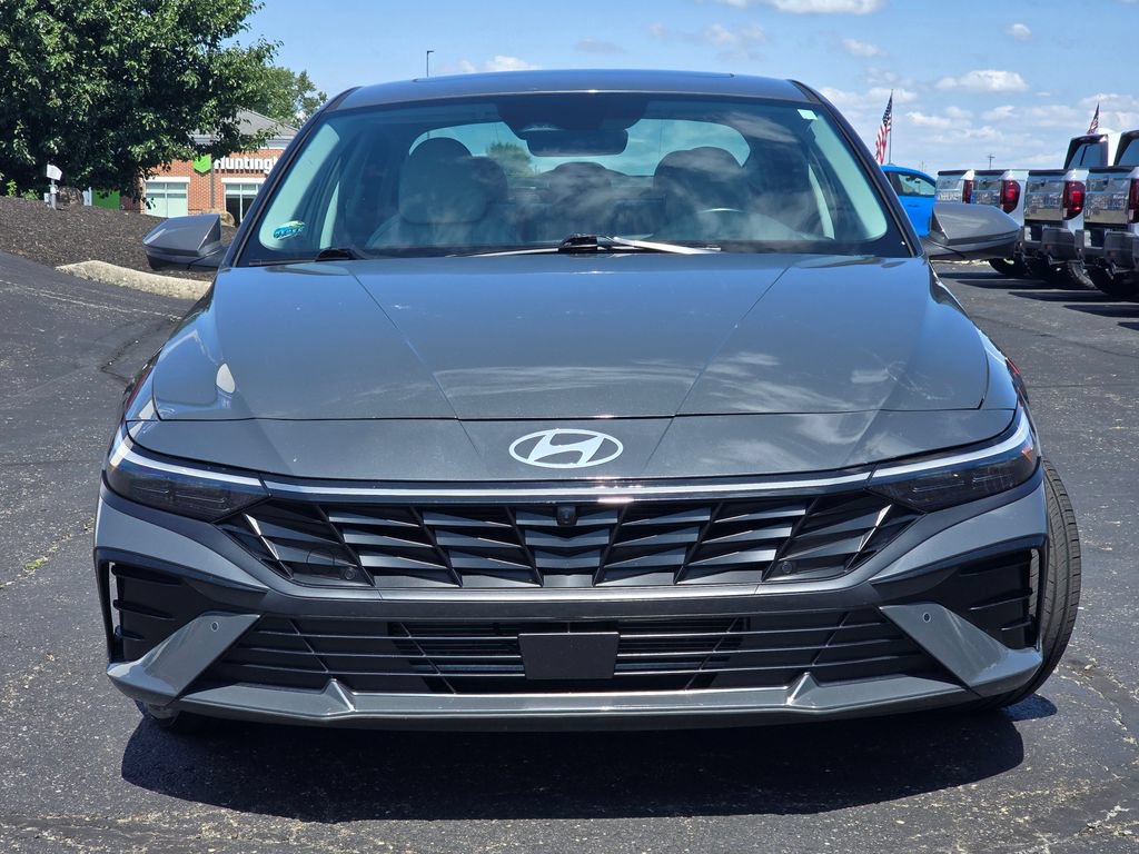 Used 2024 Hyundai Elantra Limited FWD video 3