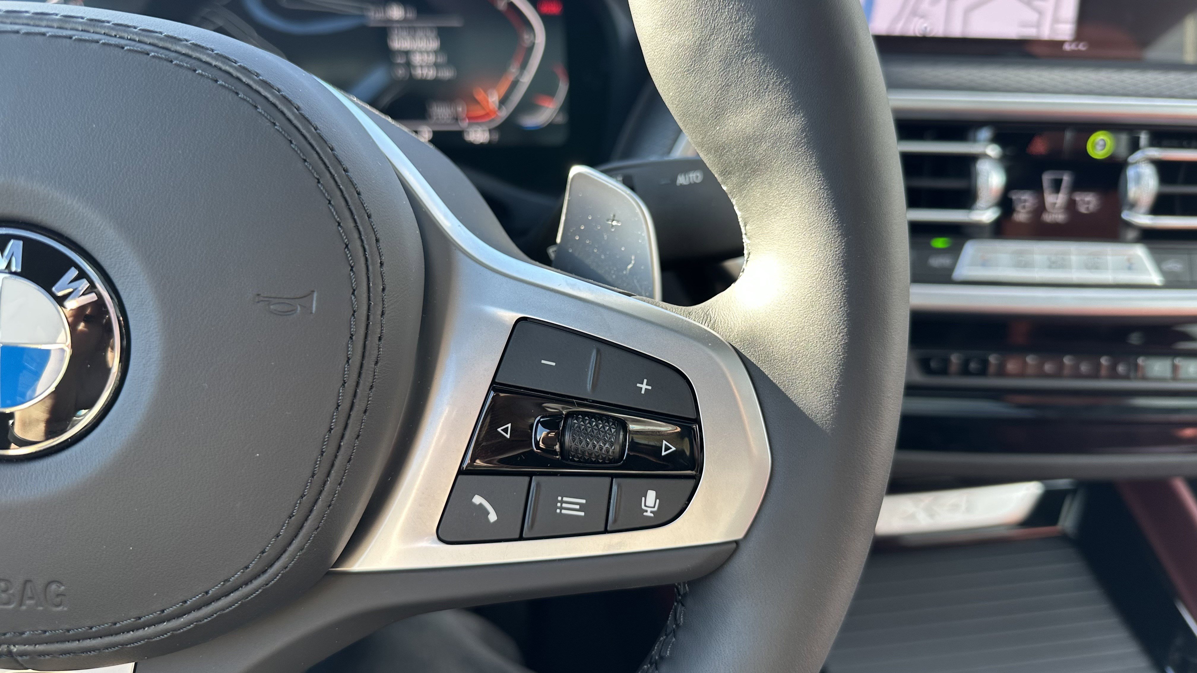 Used 2025 BMW X4 xDrive30i w/ Premium Package image 19