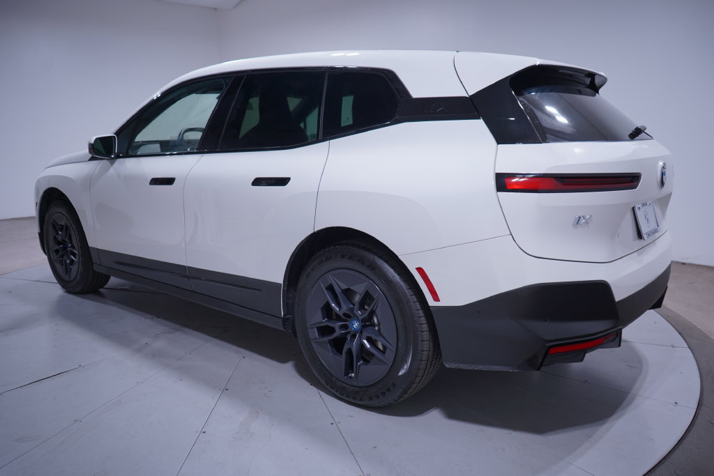 Used 2024 BMW iX xDrive50 AWD/4WD image 3