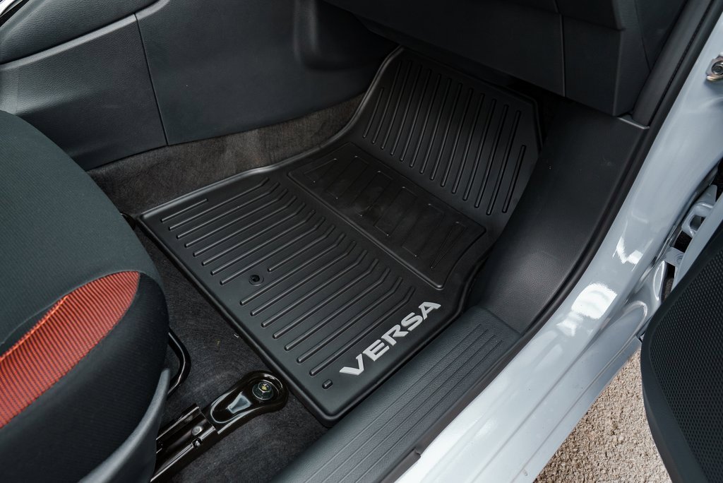 New 2025 Nissan Versa SR w/ Trunk Package image 26